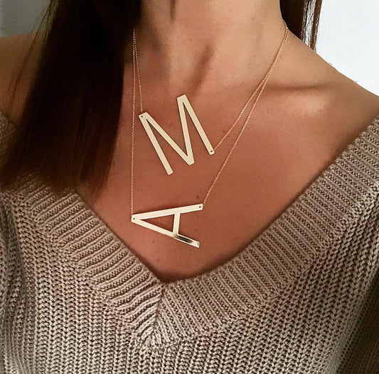 Colar de Letra Personalizado Folheado a Ouro 18K l Gravação a Laser